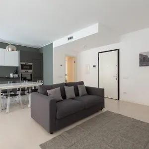 Apartment Porta Nuova Bright And Roomy Flat, Milan